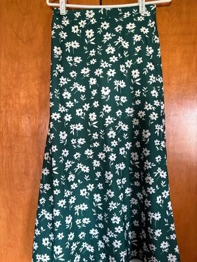 Floral A-Line Midi Skirt in Dark Green and White